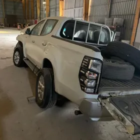 Mitsubishi L200 2020