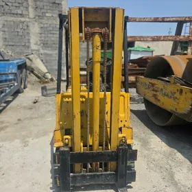 Kara Forklift 2000