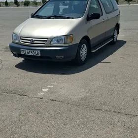 Toyota Sienna 2002