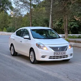 Nissan Versa 2012