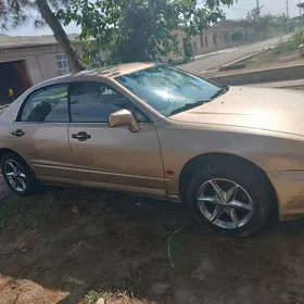 Mitsubishi Diamante 1996
