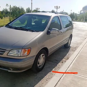 Toyota Sienna 2002