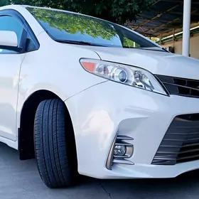 Toyota Sienna 2019