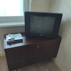 телевизор JVC с тумбой