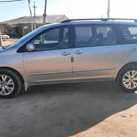 Toyota Sienna 2004