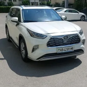 Toyota Highlander 2021