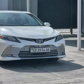 Toyota Camry 2021