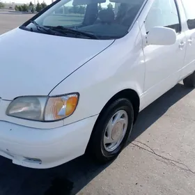 Toyota Sienna 2002