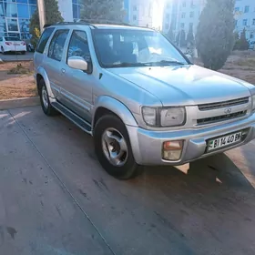Infiniti QX4 1998