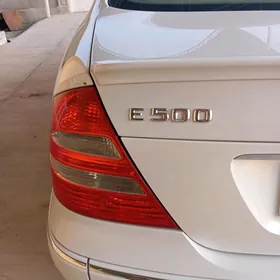Mercedes-Benz E500 2005