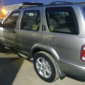 Nissan Pathfinder 1999