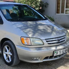 Toyota Sienna 2003