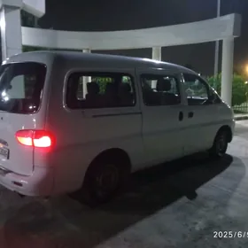 Hyundai H-1 2002