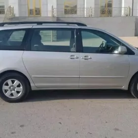 Toyota Sienna 2005