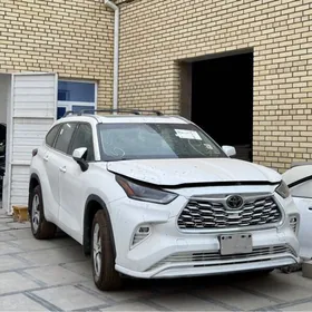 Toyota Highlander 2021