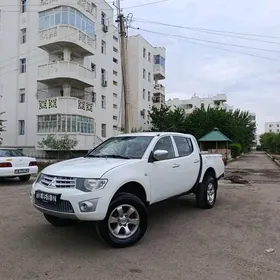 Mitsubishi L200 2010
