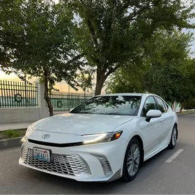 Toyota Camry 2025