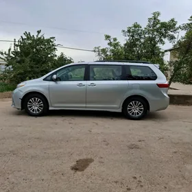 Toyota Sienna 2019
