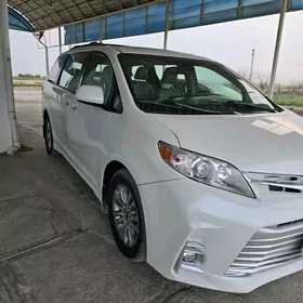 Toyota Sienna 2020
