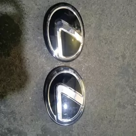 Lexus RX emblema
