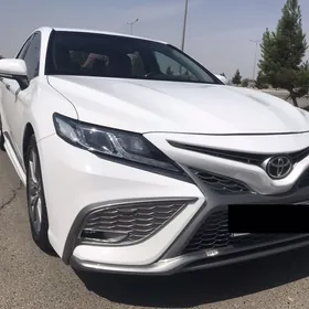 Toyota Camry Hybrid 2021