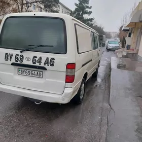Toyota Hiace 2004