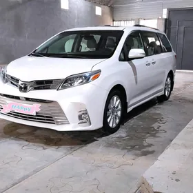 Toyota Sienna 2019