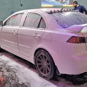 Mitsubishi Lanser 2010