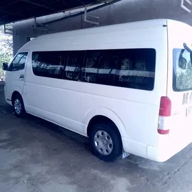 Toyota Hiace 2013