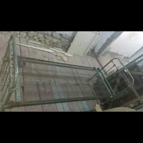 Кровать