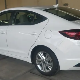 Hyundai Elantra 2020