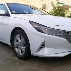 Hyundai Elantra 2022