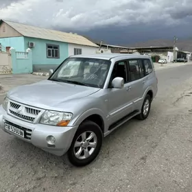 Mitsubishi Pajero 2004