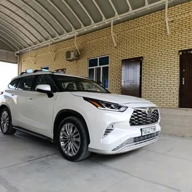 Toyota Highlander 2021