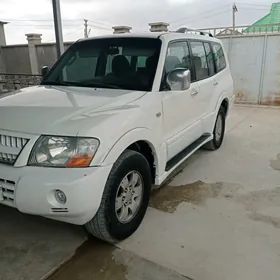 Mitsubishi Pajero 2003