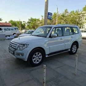 Mitsubishi Pajero 2015