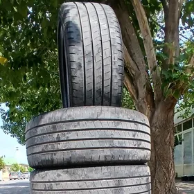 Bridgestone 235 45 18 Teker