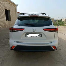 Toyota Highlander 2021