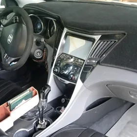 Hyundai Sonata 2011