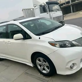Toyota Sienna 2012