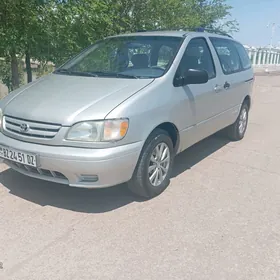 Toyota Sienna 2002