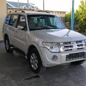 Mitsubishi Pajero 2013