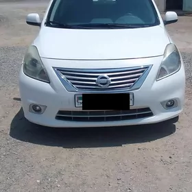 Nissan Versa 2011