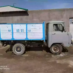 UAZ 452 1980