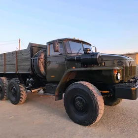 Ural 4320 1985
