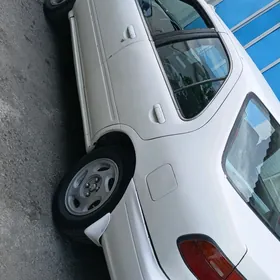 Nissan Sunny 1996
