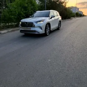 Toyota Highlander 2021