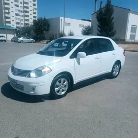 Nissan Versa 2011