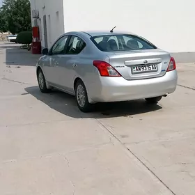 Nissan Versa 2012