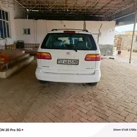 Toyota Sienna 1999